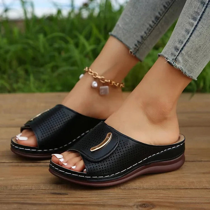 Joanna | Minimalistické slip-on sandály