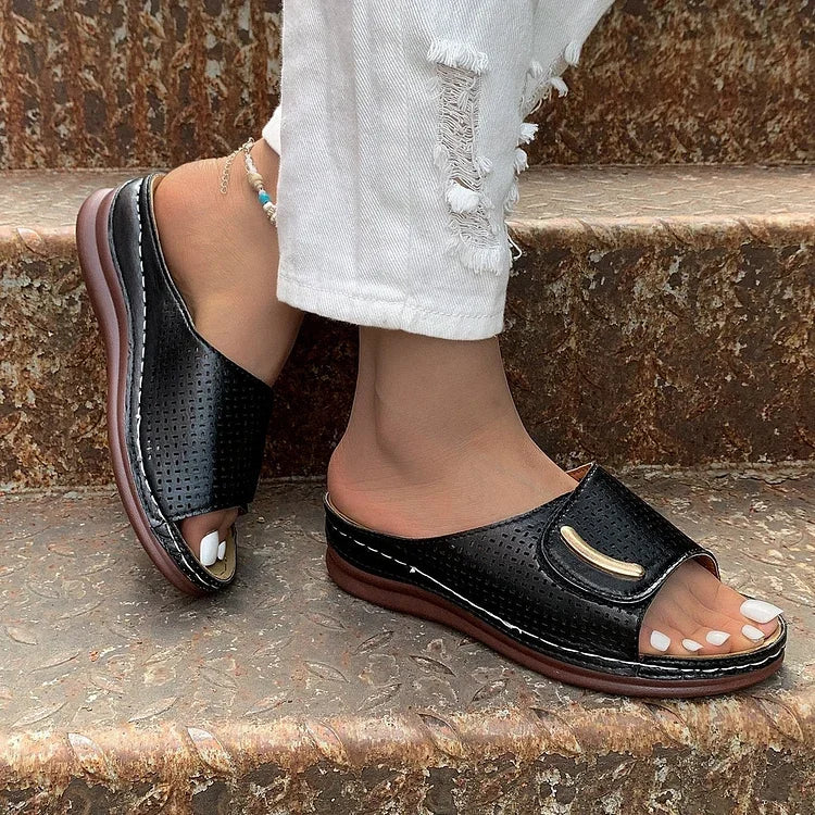 Joanna | Minimalistické slip-on sandály