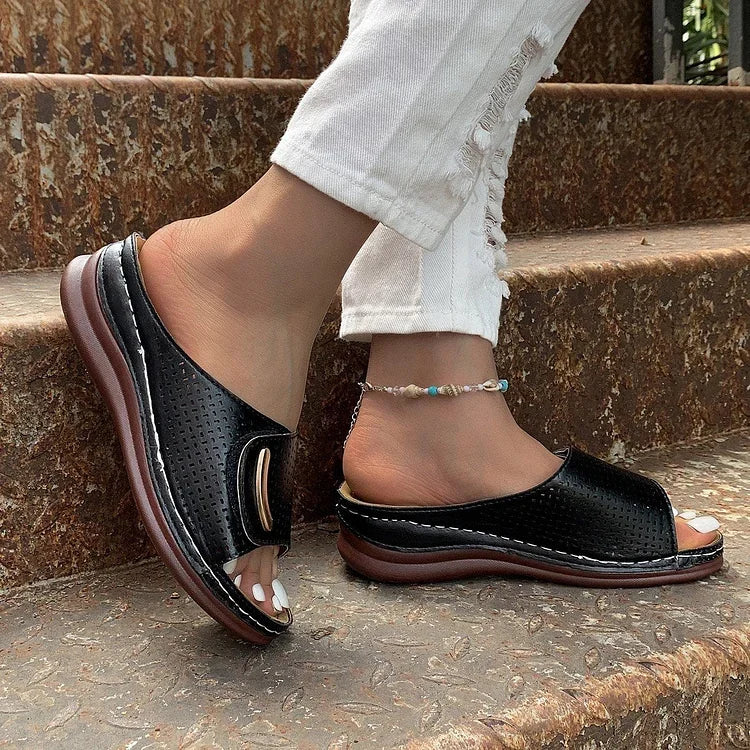 Joanna | Minimalistické slip-on sandály