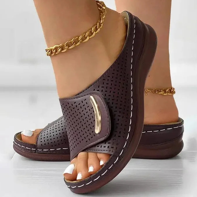 Joanna | Minimalistické slip-on sandály