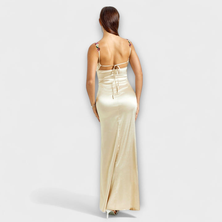 Eira - Saténové šaty zdobené šňůrkami na zádech