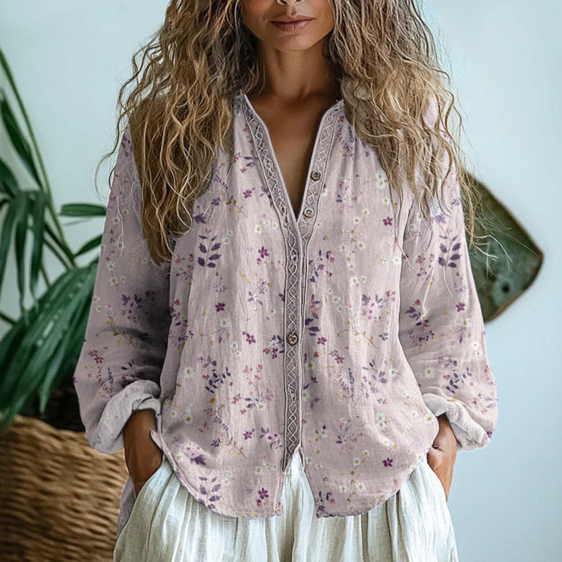 Klára – Elegantní halenka s vintage potiskem a jemnými detaily