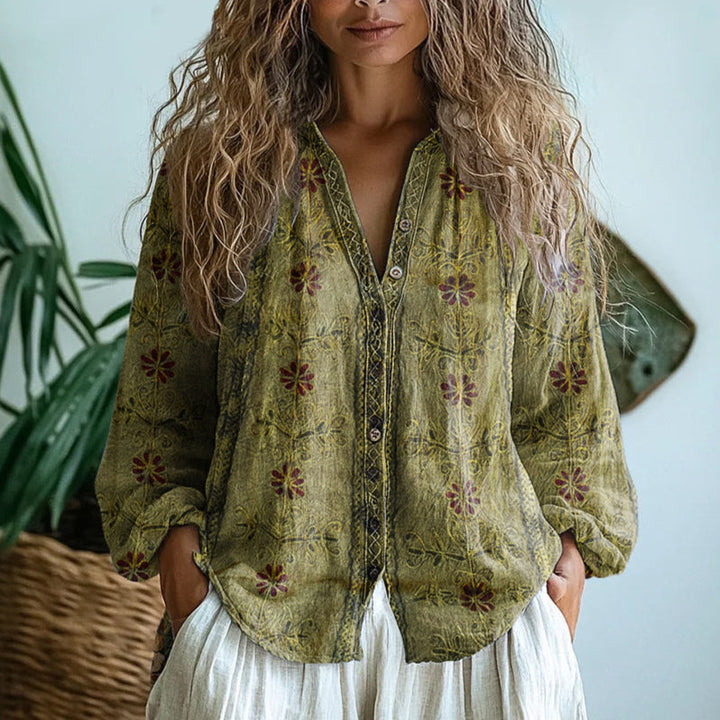 Klára – Elegantní halenka s vintage potiskem a jemnými detaily