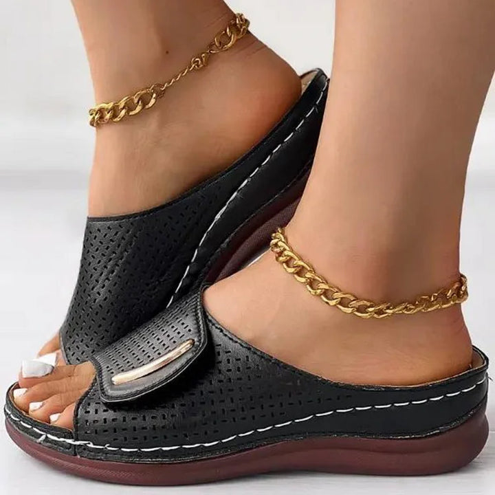 Joanna | Minimalistické slip-on sandály