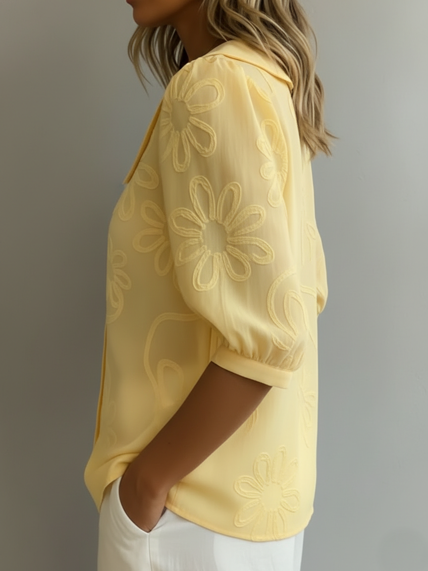 Martina – Elegantní halenka s jemným květinovým vzorem
